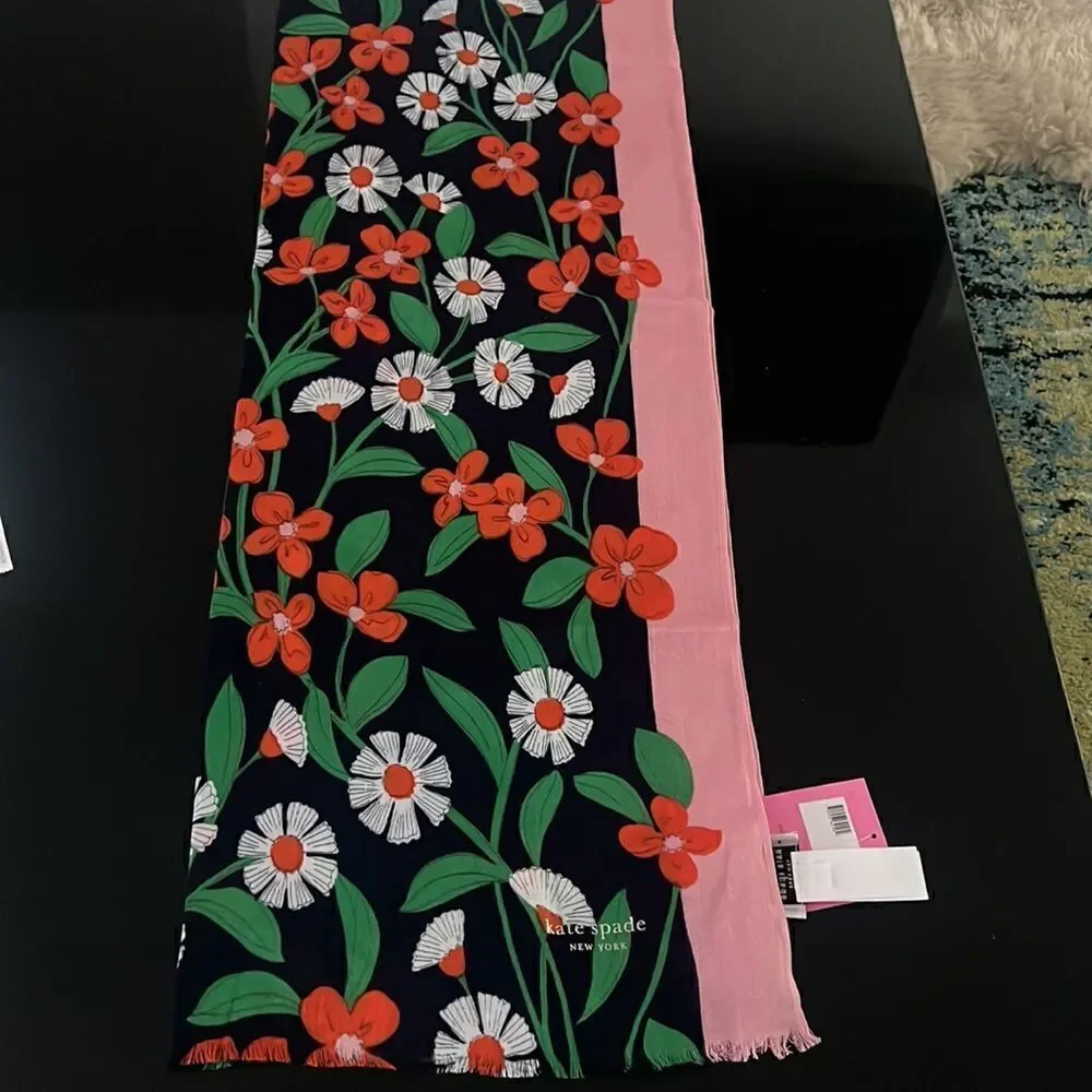 NWT Kate Spade daisy vines oblong scarf